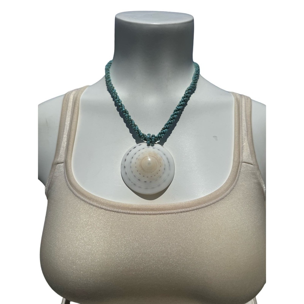 Turquoise Beaded Elegant Dosinia Shell Pendant Necklace - Picture 8 of 8
